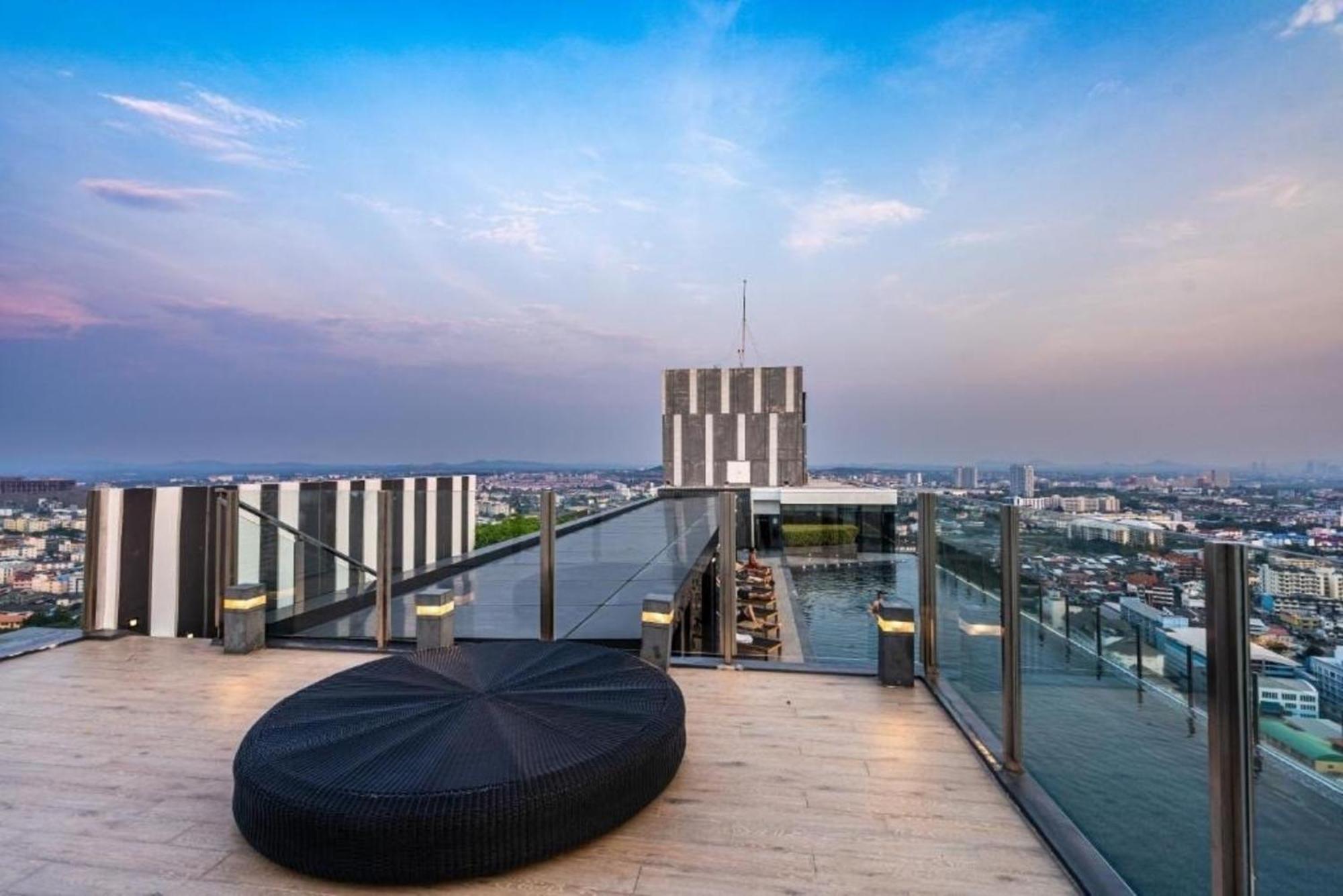 The Base Central Pattaya By Mickey Exterior foto