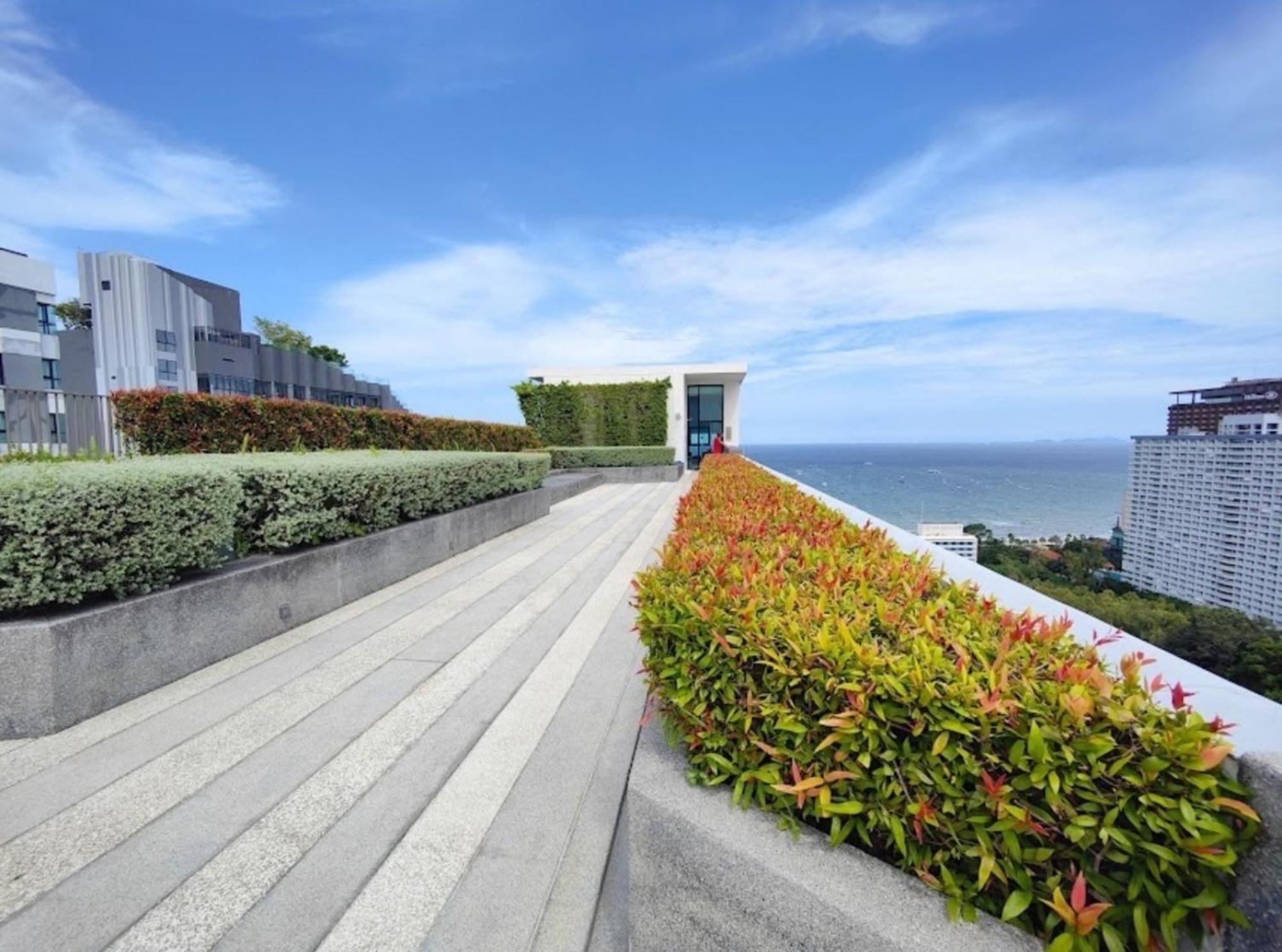 The Base Central Pattaya By Mickey Exterior foto